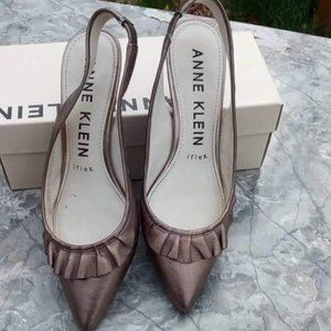 ANNE KLEIN AKELANORE SLINGBACK LOW HEEL SHOES PEWTER COLOR SIZE 7.5M GENTLY USED